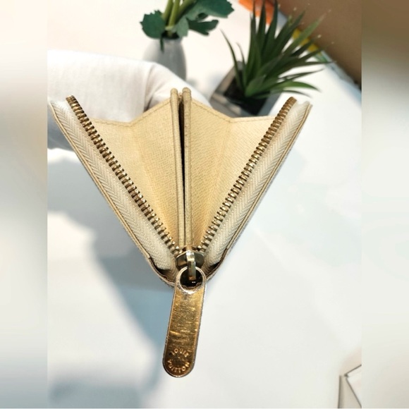 Louis Vuitton Zippy Wallet Damier Azur GUC - Picture 7 of 10